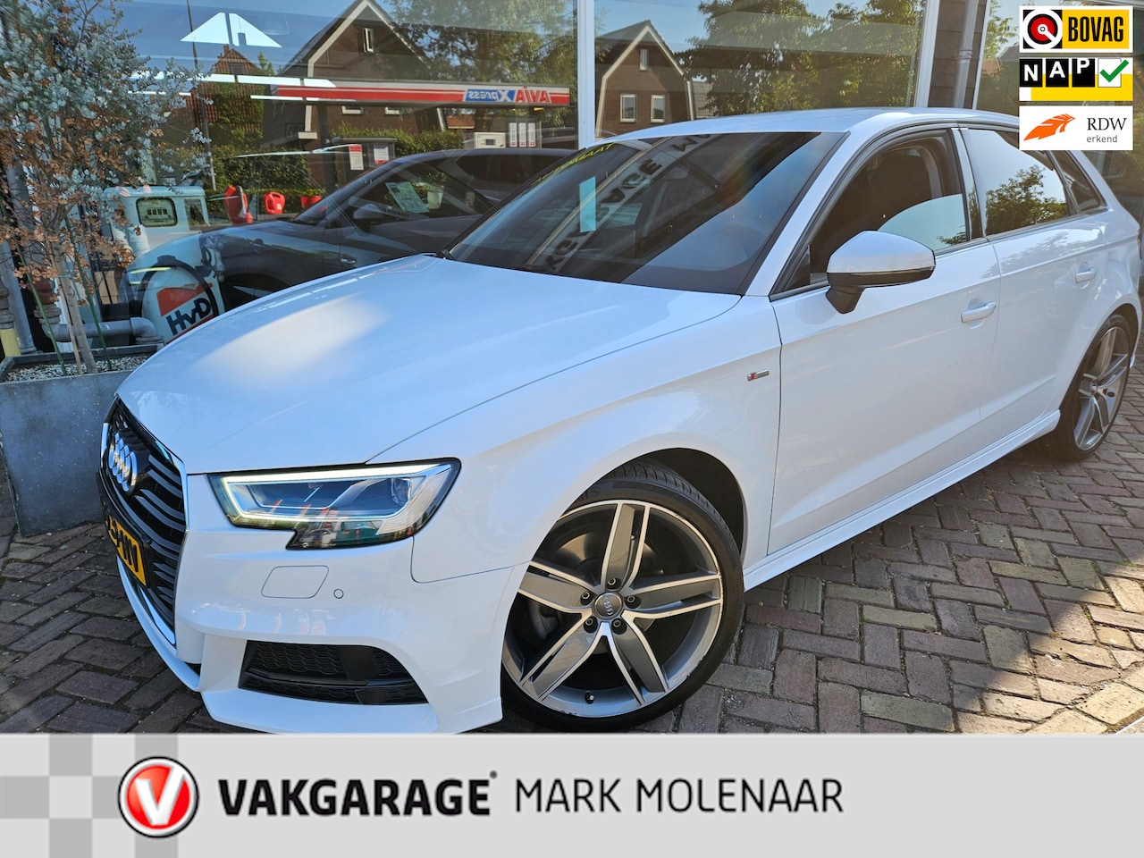 Audi A3 Sportback - 40 TFSI Sport S Line Edition 40 TFSI Sport S Line Edition,nette sportieve look,lage km - AutoWereld.nl