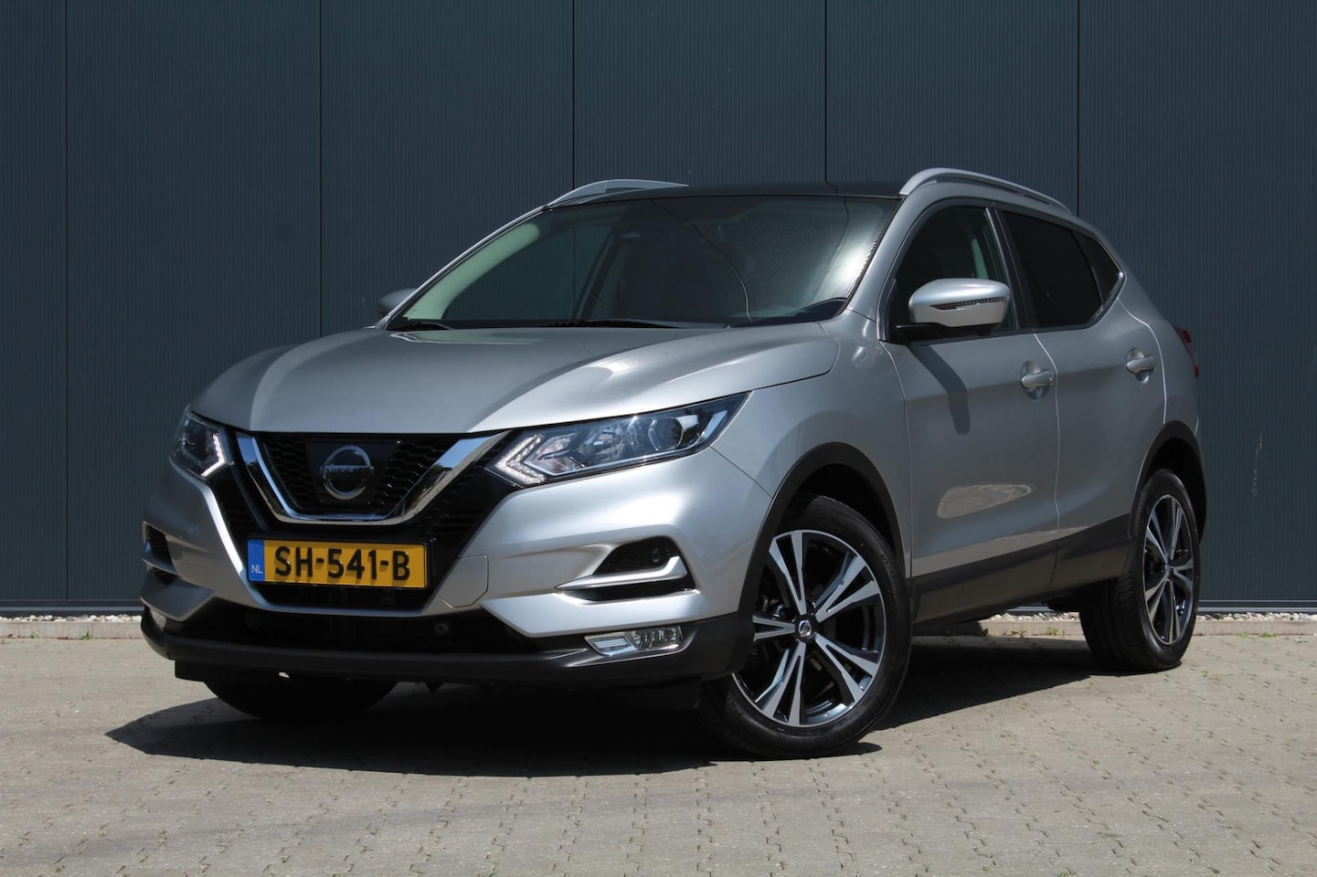 Nissan Qashqai - 1.2 N-Connecta | Panoramadak | Navigatie | Dealer onderhouden | Camera | Clima / Cruise co - AutoWereld.nl