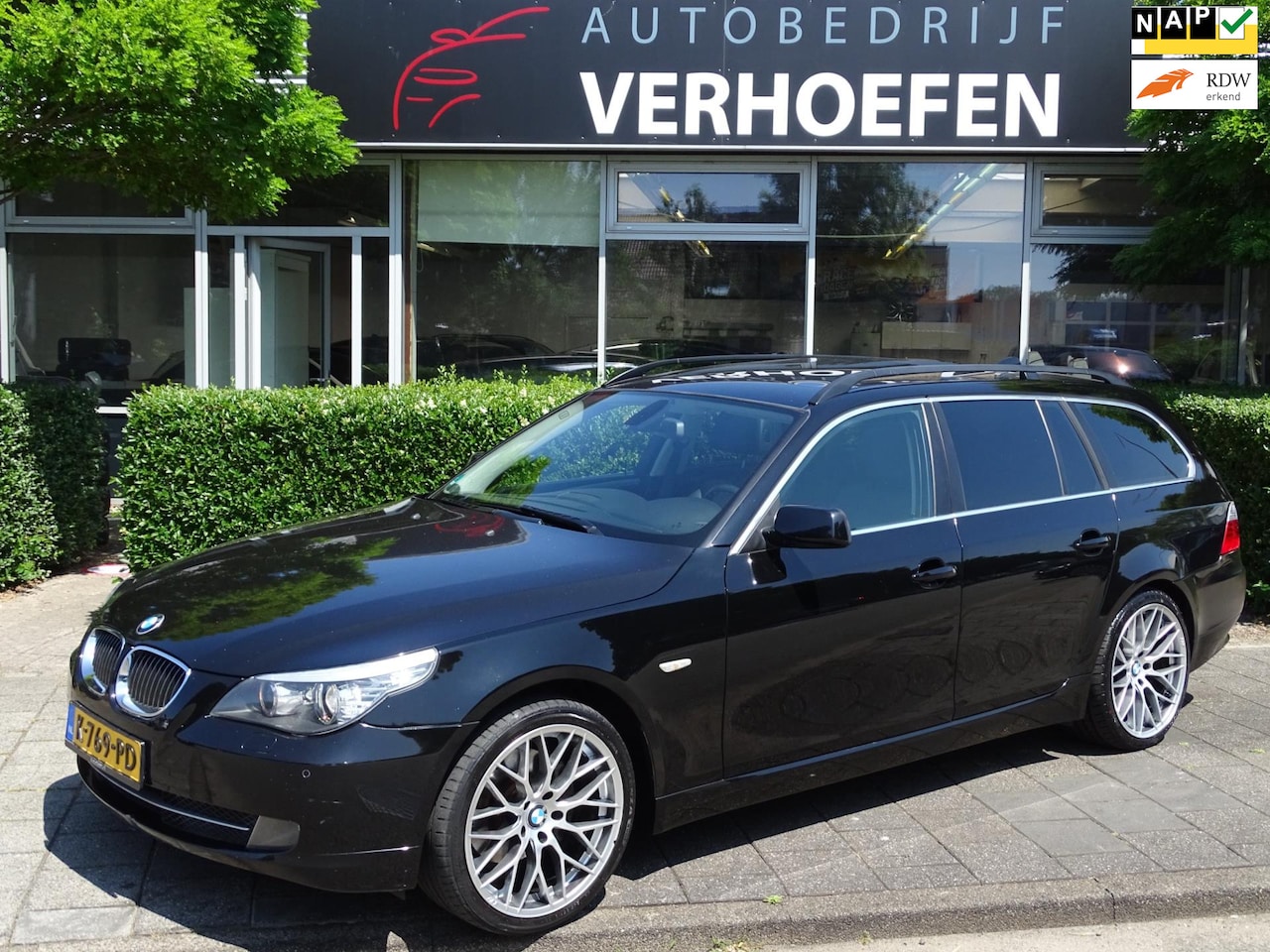 BMW 5-serie Touring - 523i - AUTOMAAT - PANORAMADAK - STOEL VERW - XENON - NAVI - CARPLAY ! - AutoWereld.nl