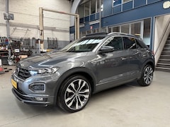 Volkswagen T-Roc - 1.5 TSI 150pk Sport Business R | Schuif- Kanteldak | Navigatie | Apple carplay / Android a