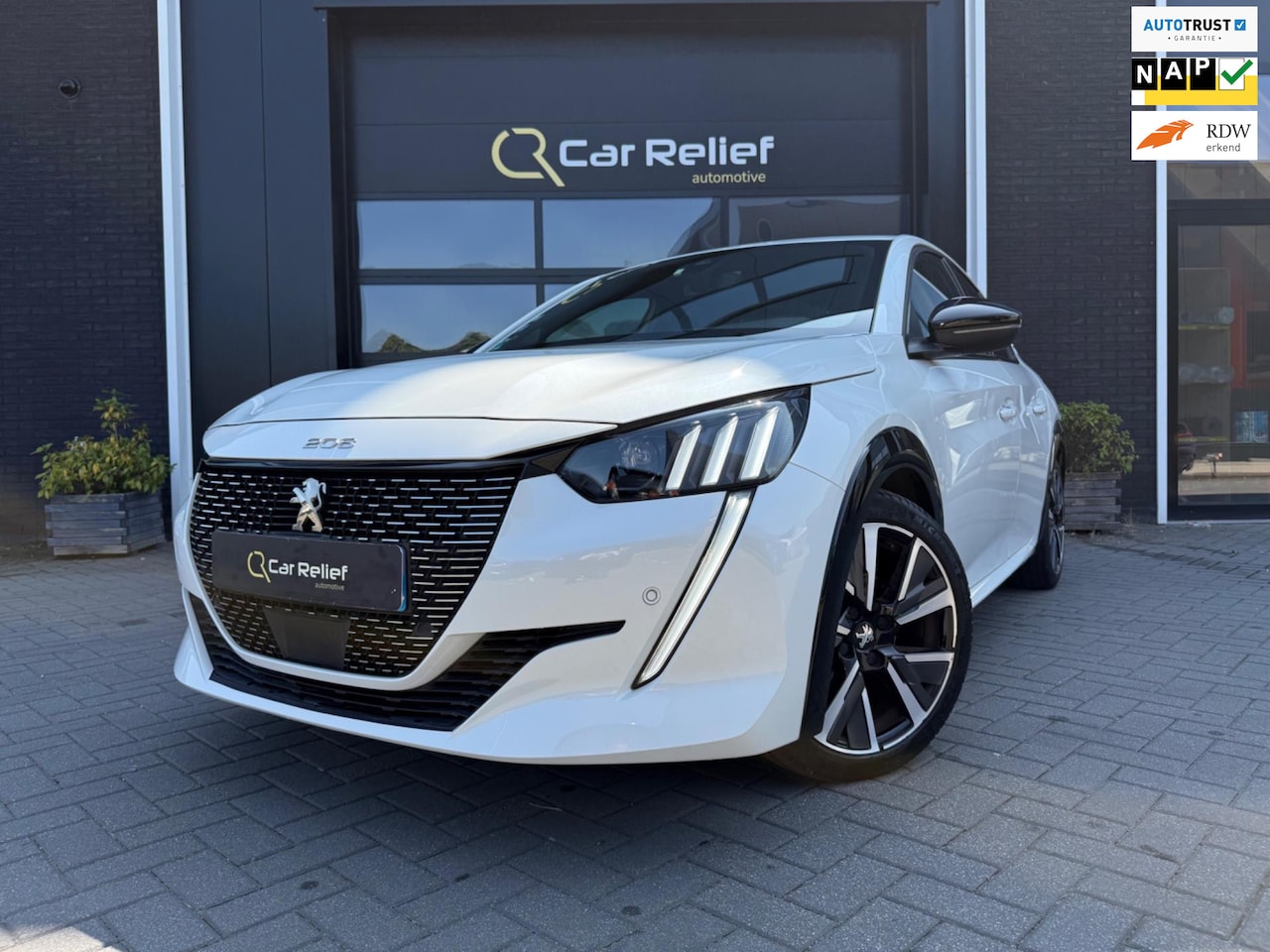 Peugeot 208 - 1.2 PureTech GT-LINE | SFEERVERLICHTING | 360 CAMERA | APPLE CARPLAY | AUTOMAAT - AutoWereld.nl