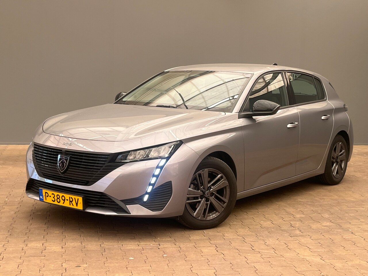 Peugeot 308 - 1.2 PureTech Active Pack Business Afneembare Trekhaak | 16" Lichtmetaal | Cruise | Parkeer - AutoWereld.nl