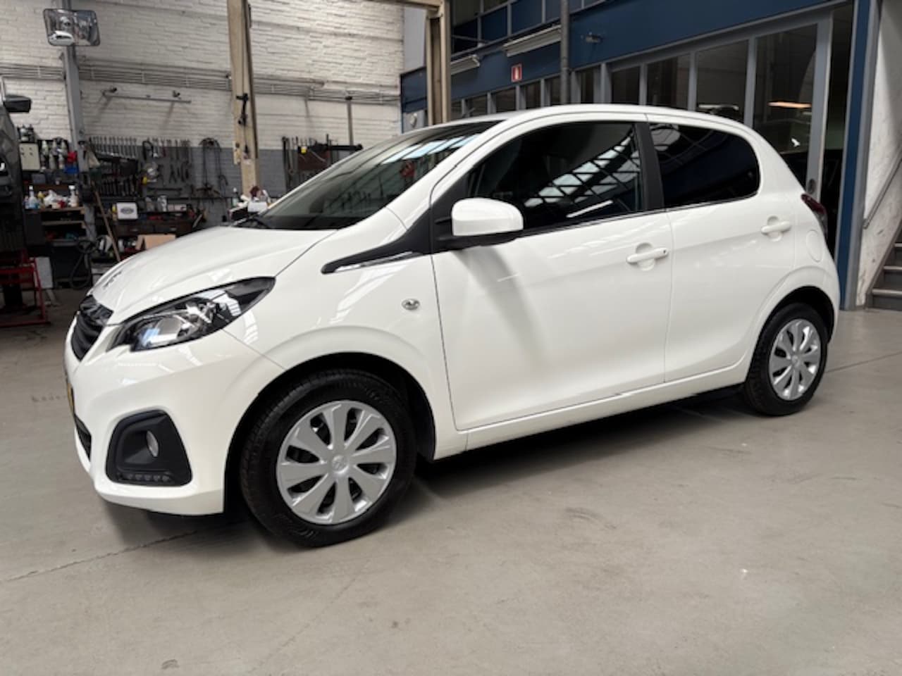 Peugeot 108 - 1.0 e-VTi 72pk 5D Active | Airco | Elektrische ramen | Bluetooth | NAP | Rijklaar prijs! - AutoWereld.nl