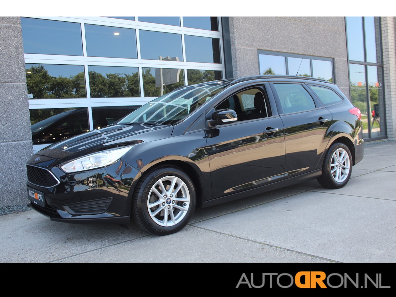 Ford Focus Wagon - 1.0 Trend Edition Navigatie, LM, Trekhaak - AutoWereld.nl