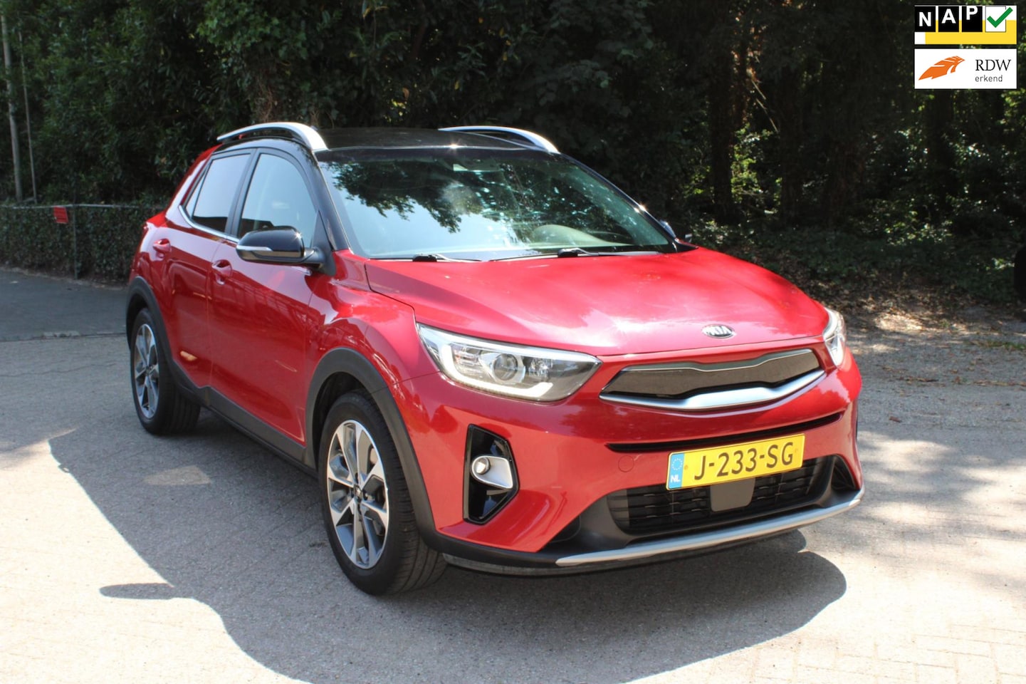 Kia Stonic - 1.4 MPi AUTOMAAT , Trekhaak , Clima ,LEDER, CAMERA - AutoWereld.nl