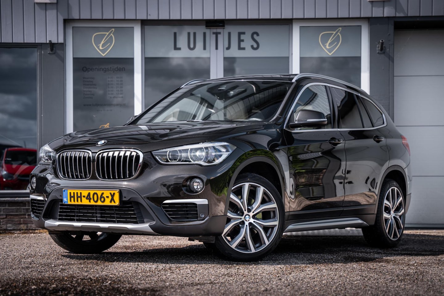 BMW X1 - SDrive20i Centennial High Executive I Pano-dak I Leder I HuD I NL-auto I 2e-eig I Dealer-o - AutoWereld.nl