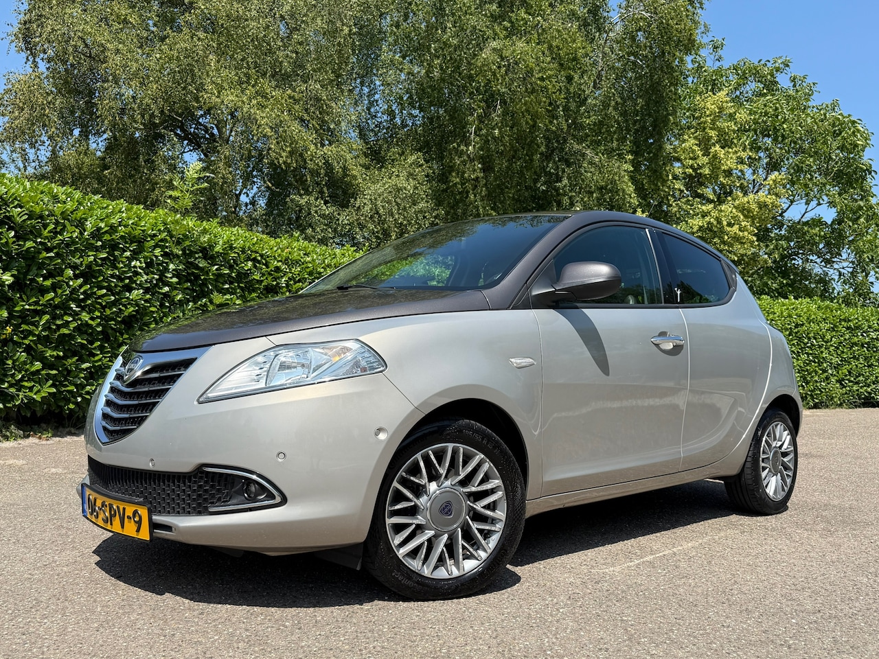 Lancia Y(psilon) - Ypsilon 0.9 TwinAir Platinum Automaat | 1e Eigenaar | Leder | Navi | Clima | 15" Velgen | - AutoWereld.nl