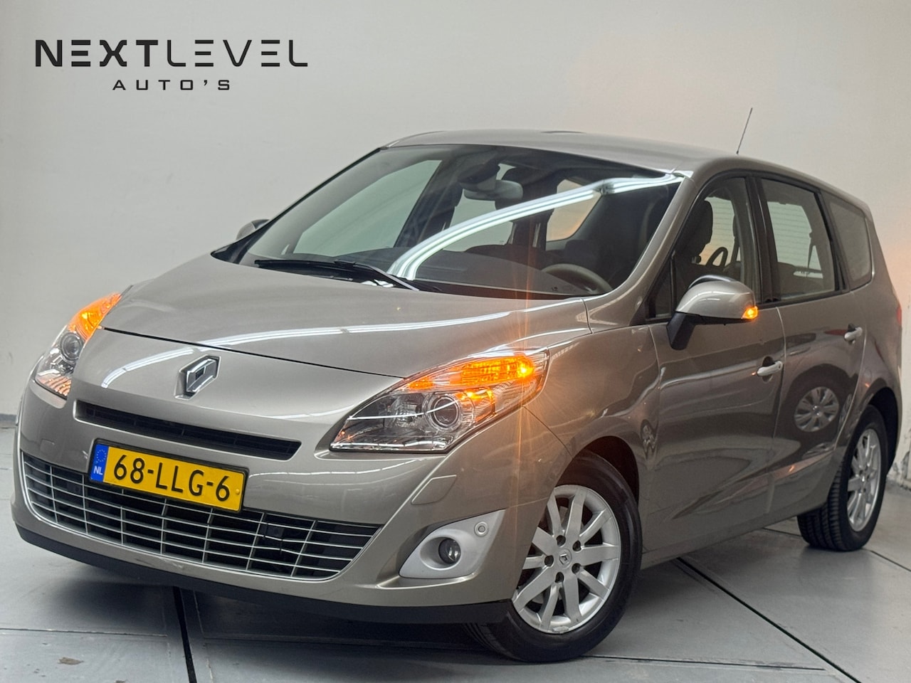 Renault Grand Scénic - 2.0 Privilege Automaat Navi Cruise Lage KM - AutoWereld.nl