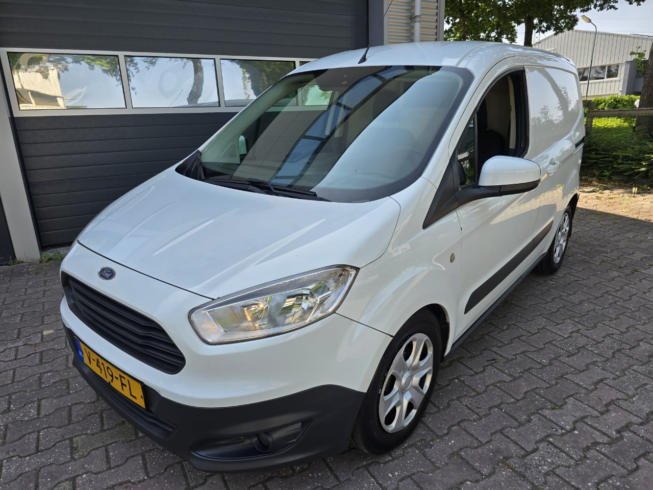 Ford Transit - COURIER1.5 TDCI TREND 2X SCHIJFDEUR roetfilter dicht - AutoWereld.nl
