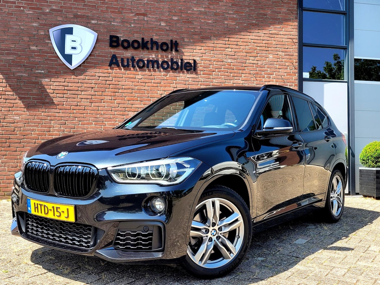 BMW X1 - SDrive20i M-sport, Camera, Harman K. (Dealer-onderhouden) - AutoWereld.nl