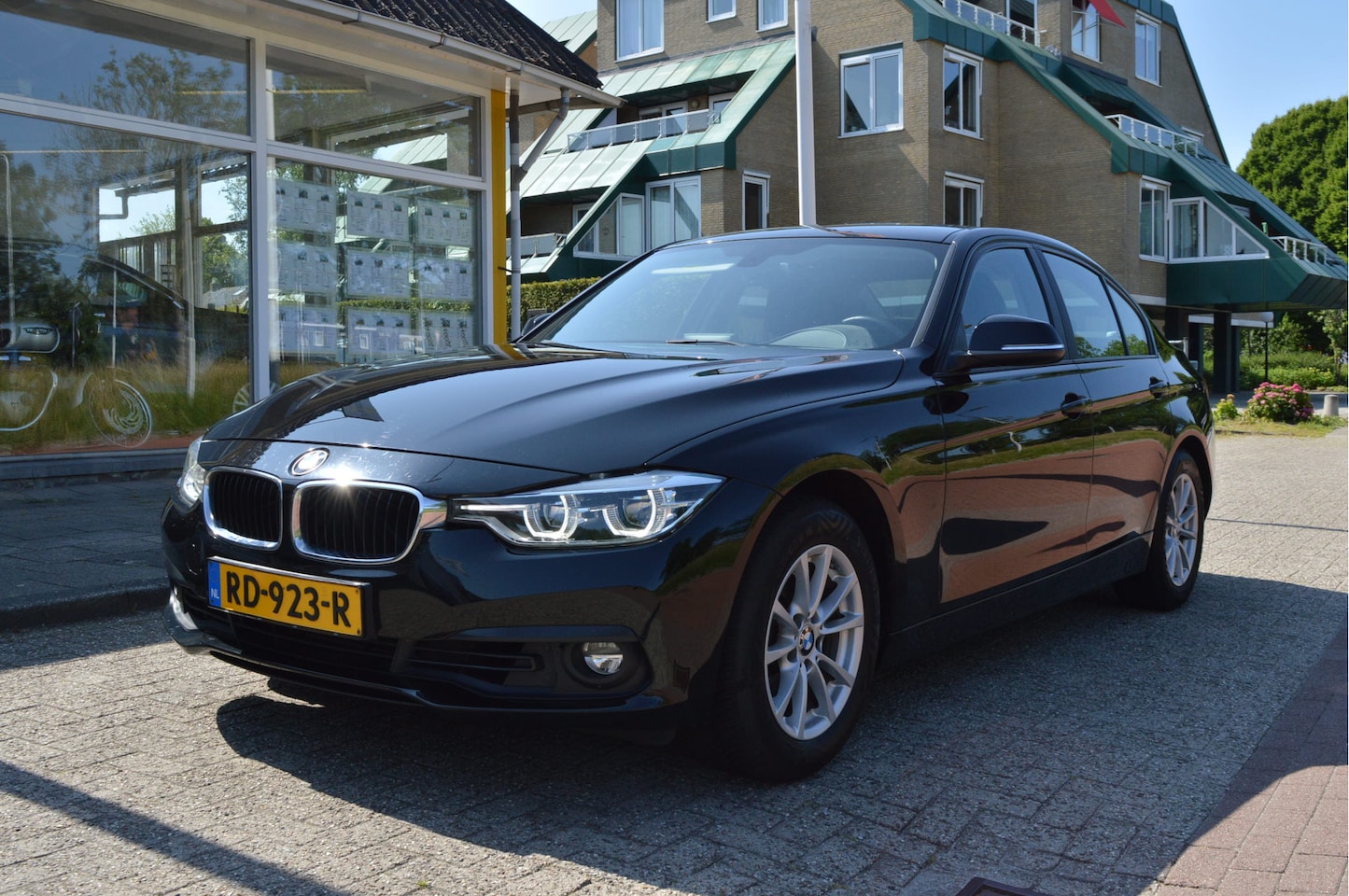 BMW 3-serie - 318i Executive Nap / Autom. / Clima / Sportstoelen - AutoWereld.nl