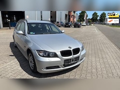 BMW 3-serie Touring - 318d High Executive