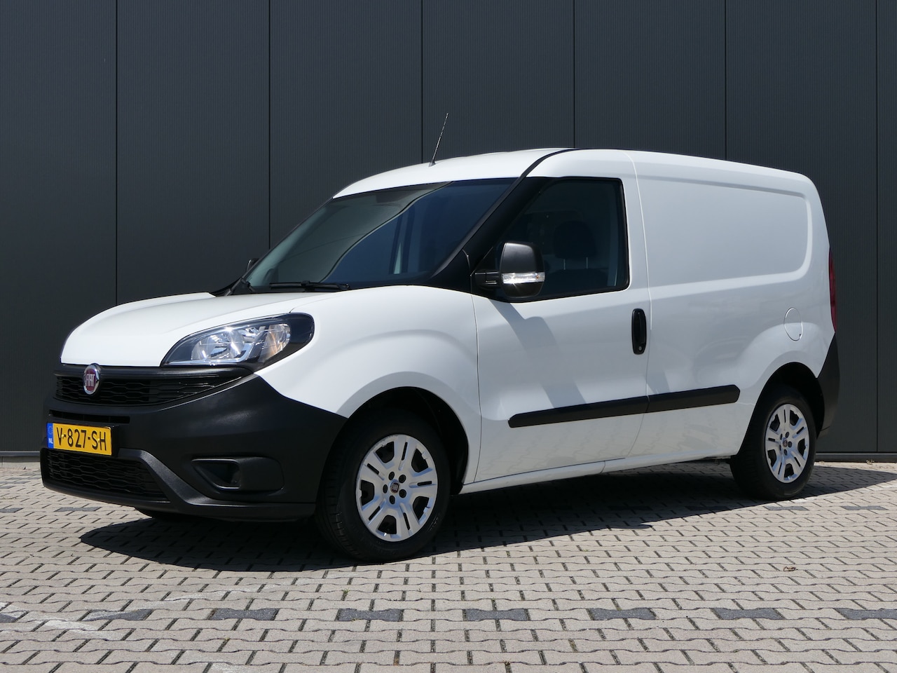 Fiat Doblò Cargo - 1.6 MJ L1H1 ECO JET | Navigatie | Bijrijdersbank | Cruise Control | Betonplex | DAB+ | Air - AutoWereld.nl