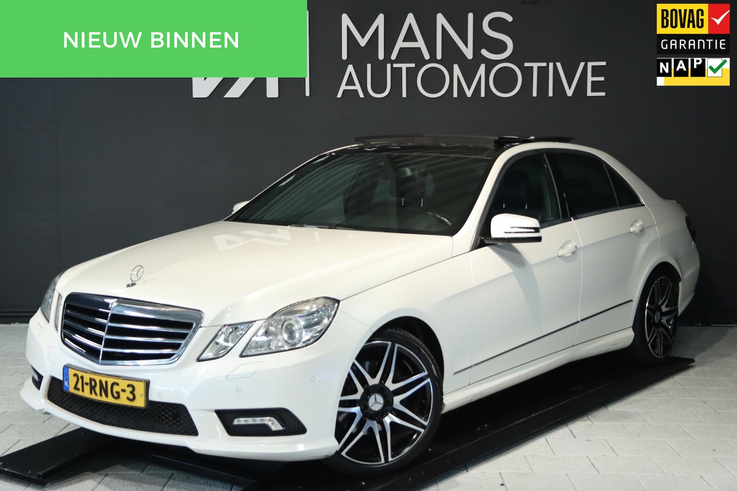 Mercedes-Benz E-klasse - 200 CGI / PANODAK / LEDER / XENON / ZWARTE HEMEL / NAP! - AutoWereld.nl