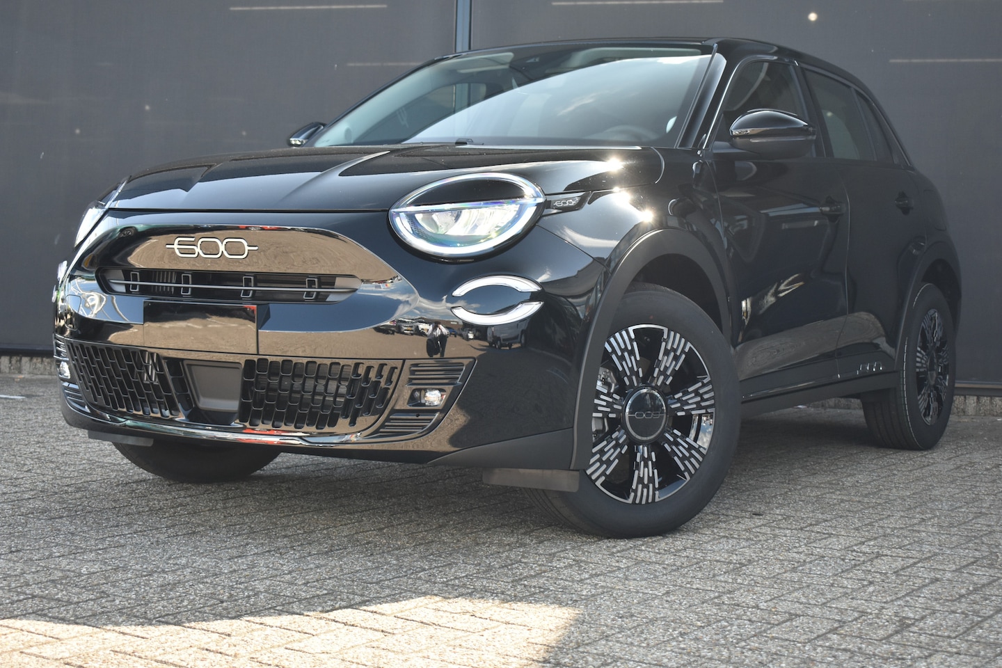 Fiat 600 - 1.2 Hybrid 145pk Urban | Airconditioning handmatig | Cruise control | Elektrisch bedienbar - AutoWereld.nl