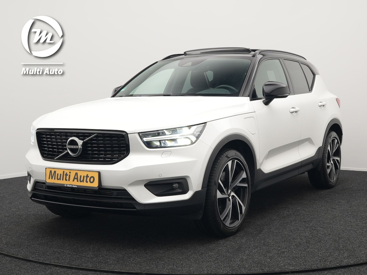 Volvo XC40 - T5 Recharge R-Design Plug In Hybrid 261pk Dealer O.H. PHEV | Panodak | Alcantara Sportstoe - AutoWereld.nl