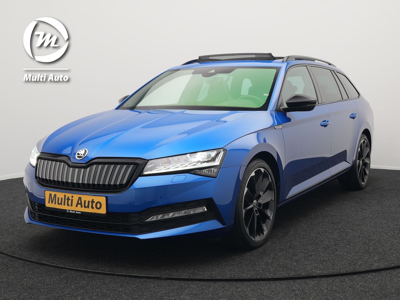 Skoda Superb Combi - 1.4 TSI iV Sportline Business Plug In Hybrid 218pk PHEV | Panodak | Trekhaak af Fabriek | - AutoWereld.nl