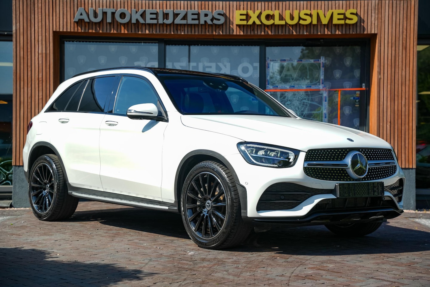 Mercedes-Benz GLC-klasse - 300e 4MATIC Business Solution AMG Panoramadak Adapt. Cruise Leer/Alcantara Memory 20”LM - AutoWereld.nl