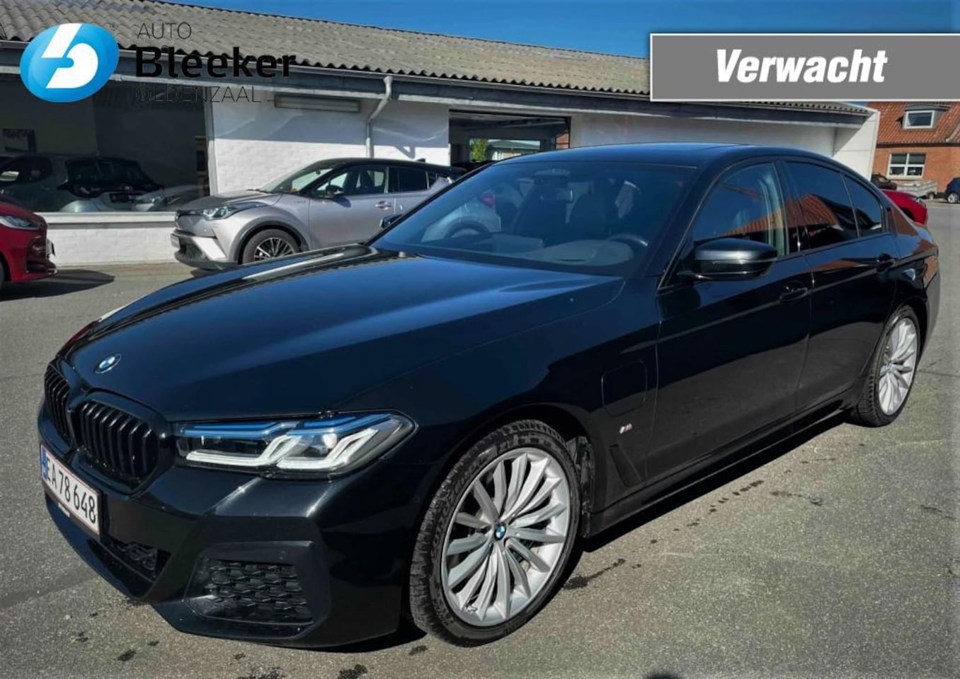 BMW 5-serie - 545e 394Pk X Drive M-Sport Plug in Hybrid HUD Laser Luchtvering Soft close - AutoWereld.nl