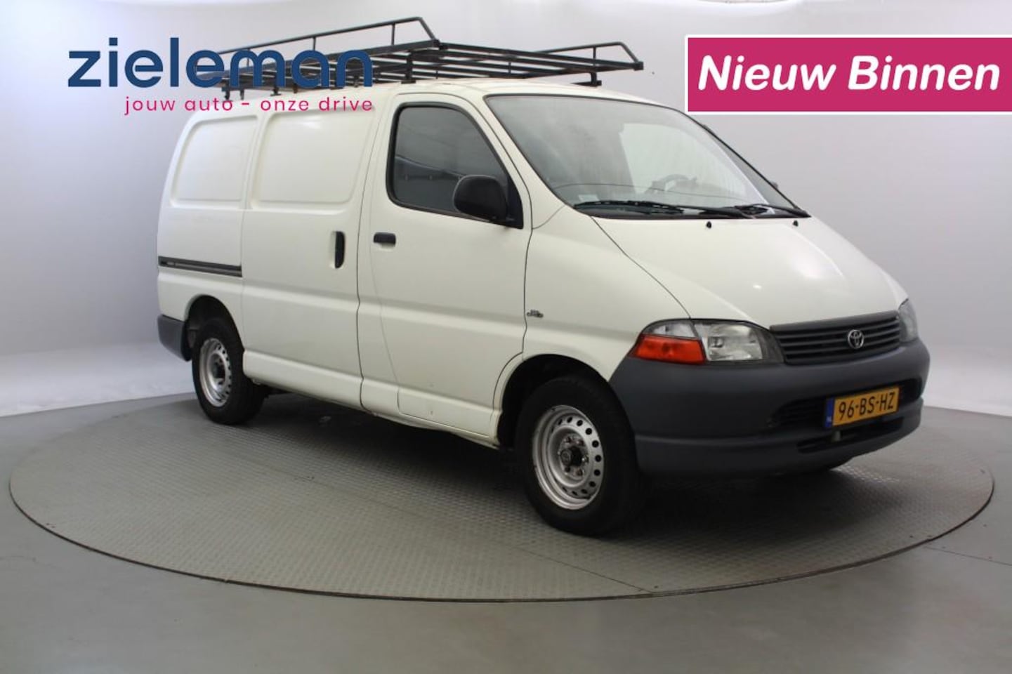 Toyota HiAce - 2.5 D4-D 90 Base 2.5 D4-D 90 Base - AutoWereld.nl