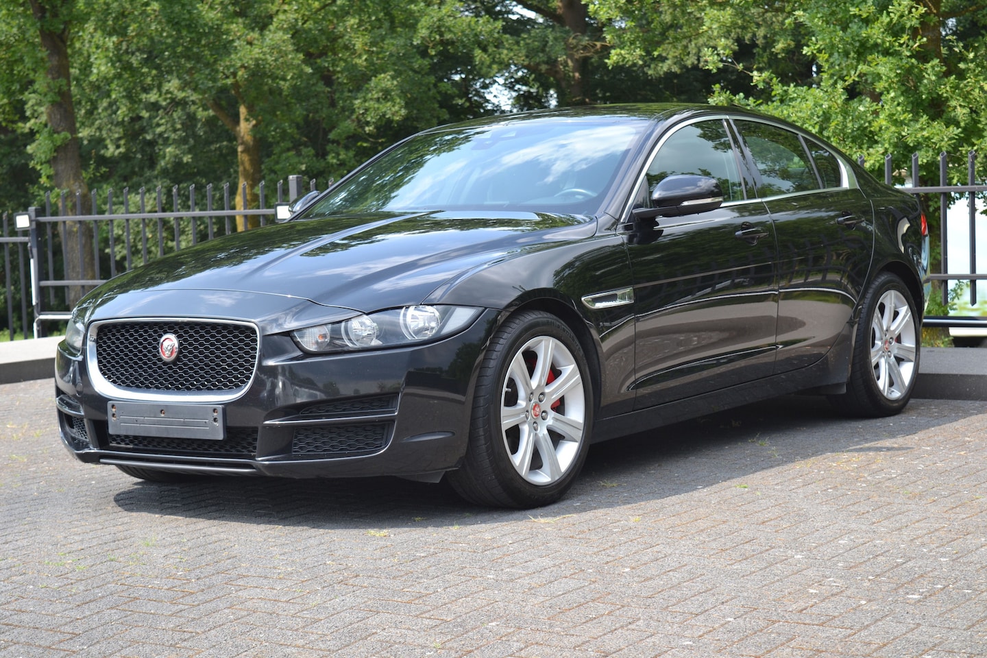 Jaguar XE - 25t Prestige Business Leder | Navi | PDC | Luxury | 17" LM | - AutoWereld.nl