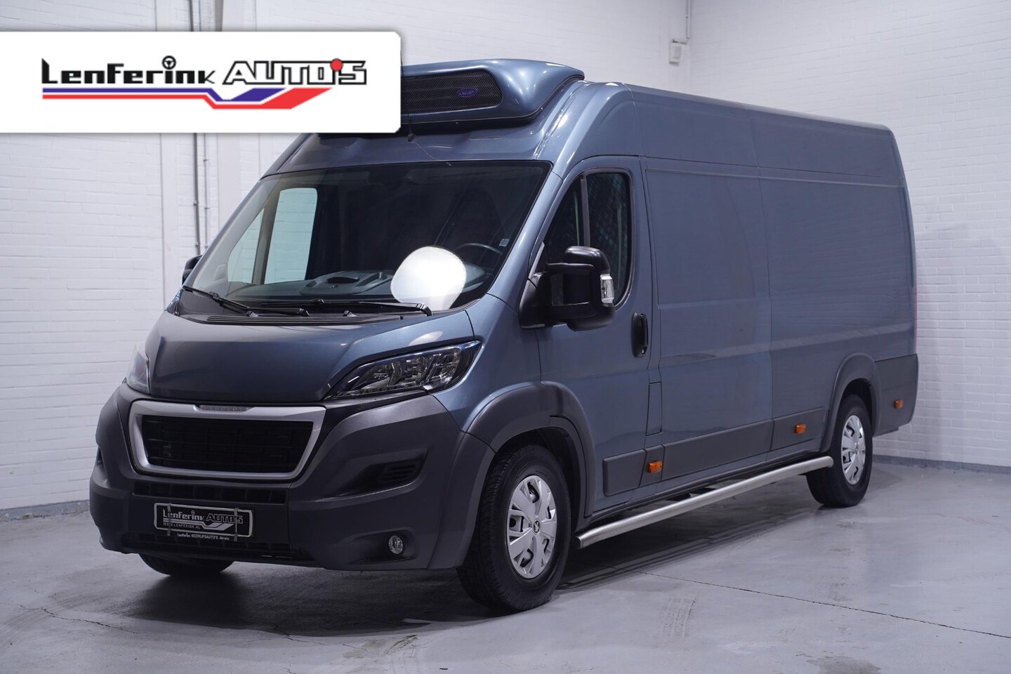 Peugeot Boxer - 2.0 BlueHDI 165 pk L4H2 Koel-Vries Auto Dag/Nacht Navi, Camera, Trekhaak, Airco, Sidebars, - AutoWereld.nl
