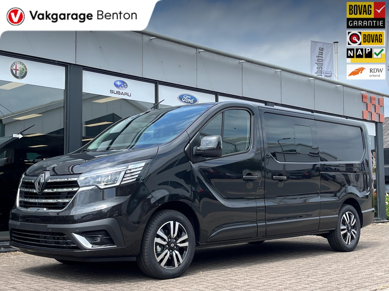 Renault Trafic - 2.0 dC1 150pk AUTOMAAT L2H1 Dubbele Cabine Extra | Schuifdeur L+R | Camera | Apple Car Pla - AutoWereld.nl