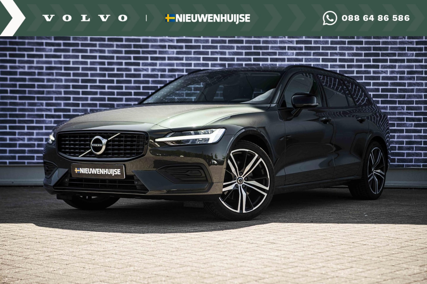 Volvo V60 - 2.0 B3 Momentum Advantage | Sport Pack | 19" | Adaptive Cruise | BLIS | Stoel & Stuurverwa - AutoWereld.nl