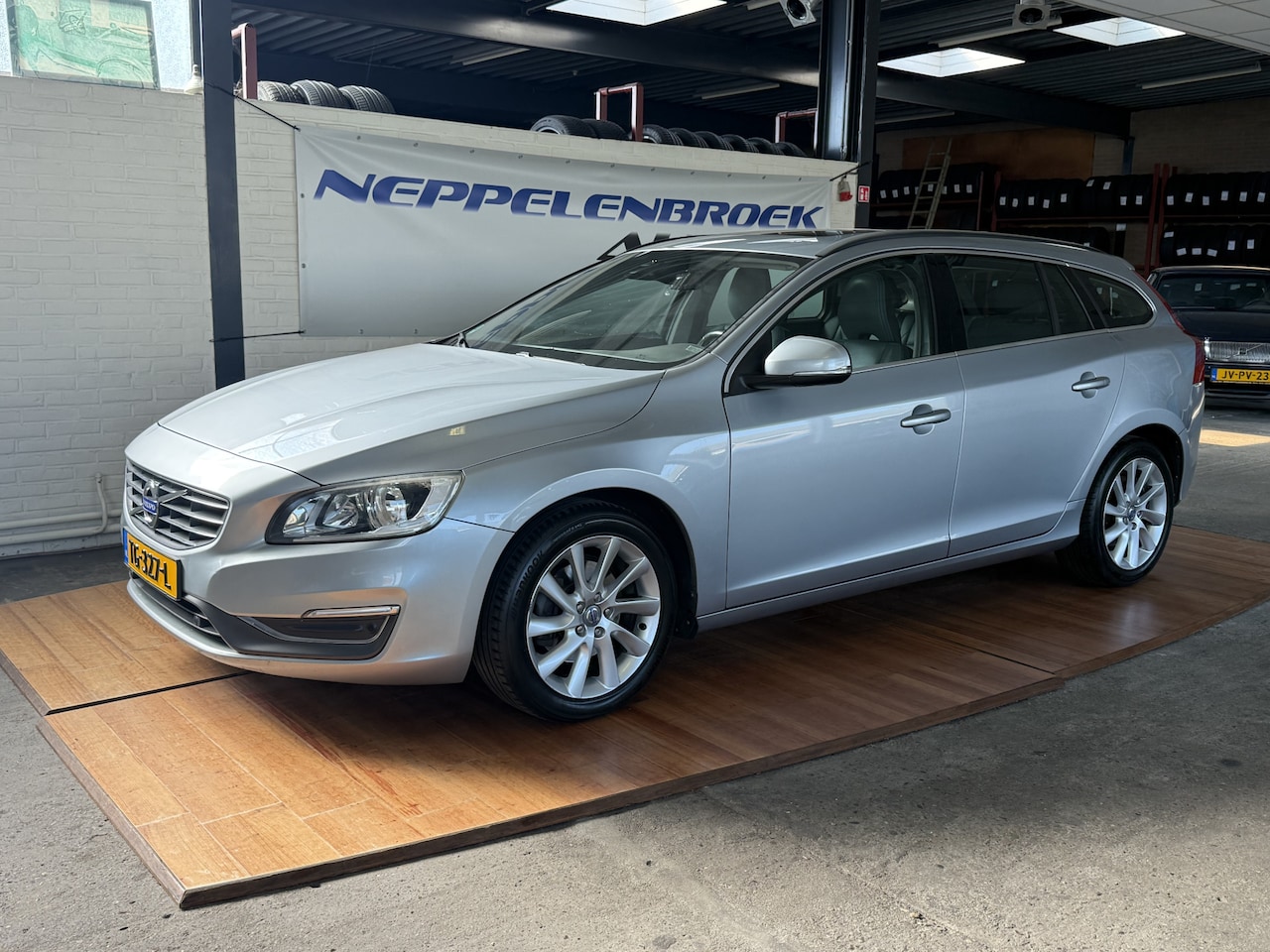 Volvo V60 - 2.0 D3 5 cil - AutoWereld.nl
