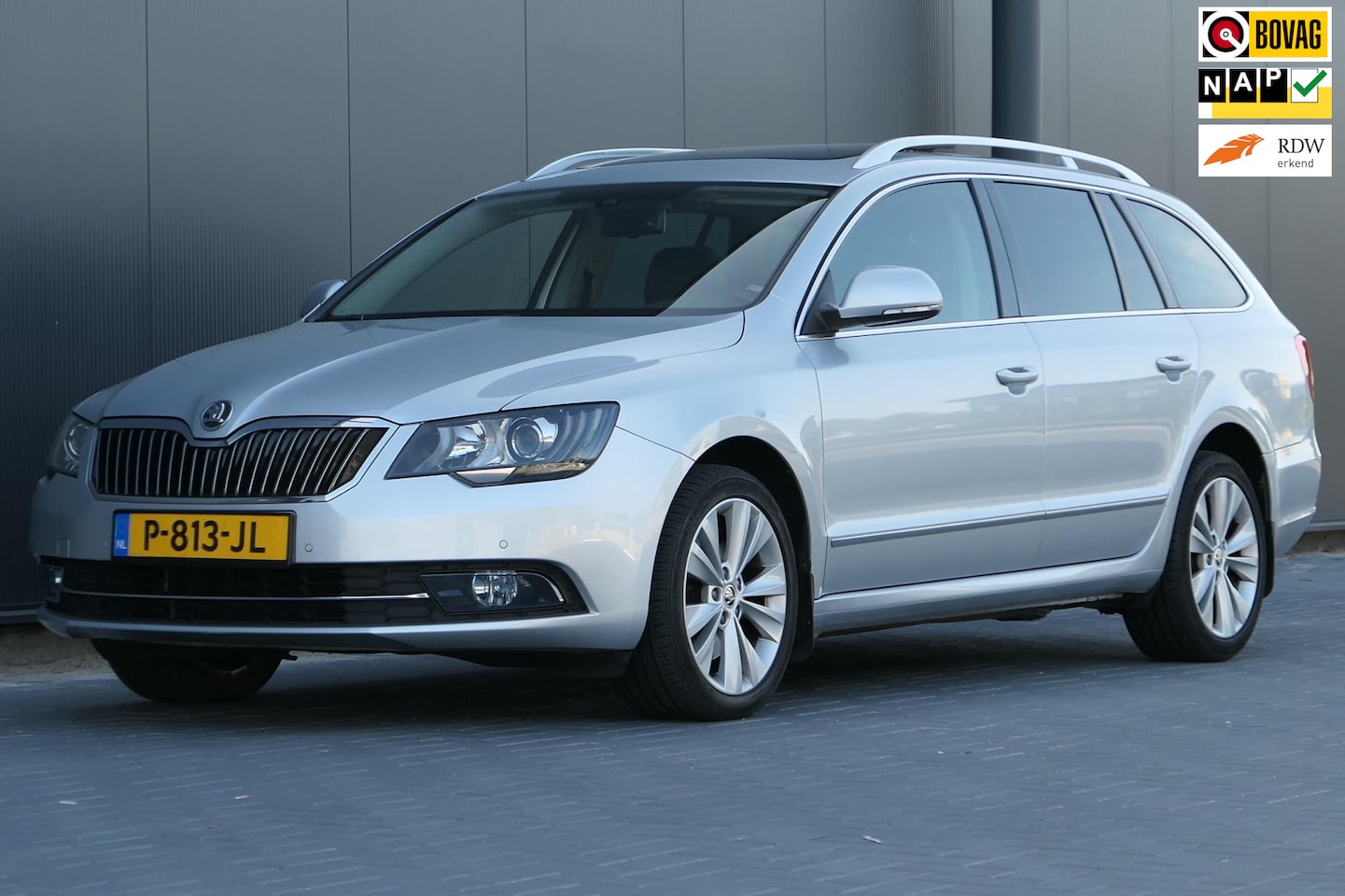 Skoda Superb Combi - 1.8 TSI Elegance Business Panorama Stoelverwarming Alcantara - AutoWereld.nl