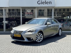 Lexus IS - 300h First Edition | Navigatie, Parkeersensoren, 17 inch, Climate control, Cruise control,