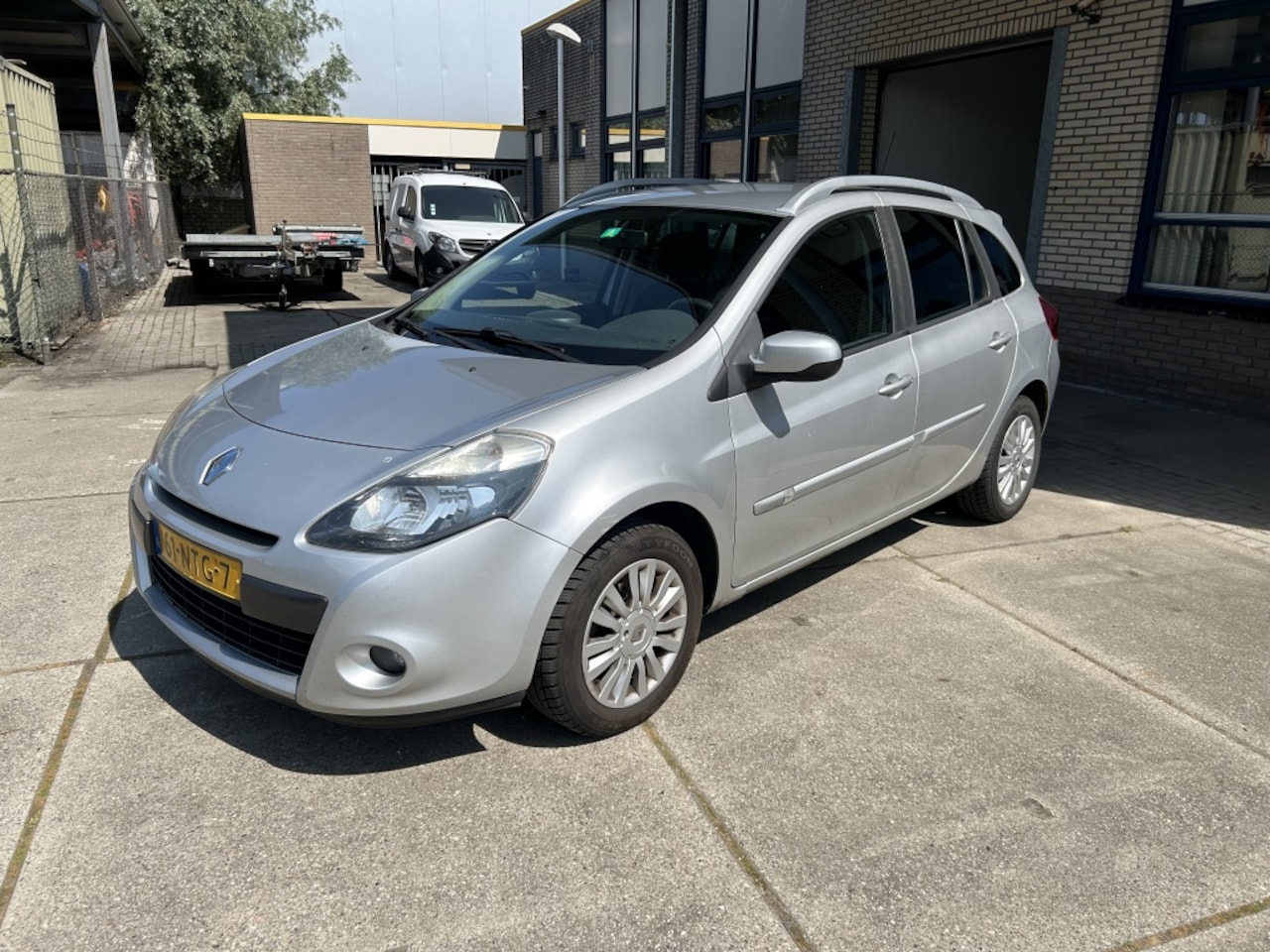 Renault Clio Estate - 1.2-16V Collection 1.2-16V Collection - AutoWereld.nl