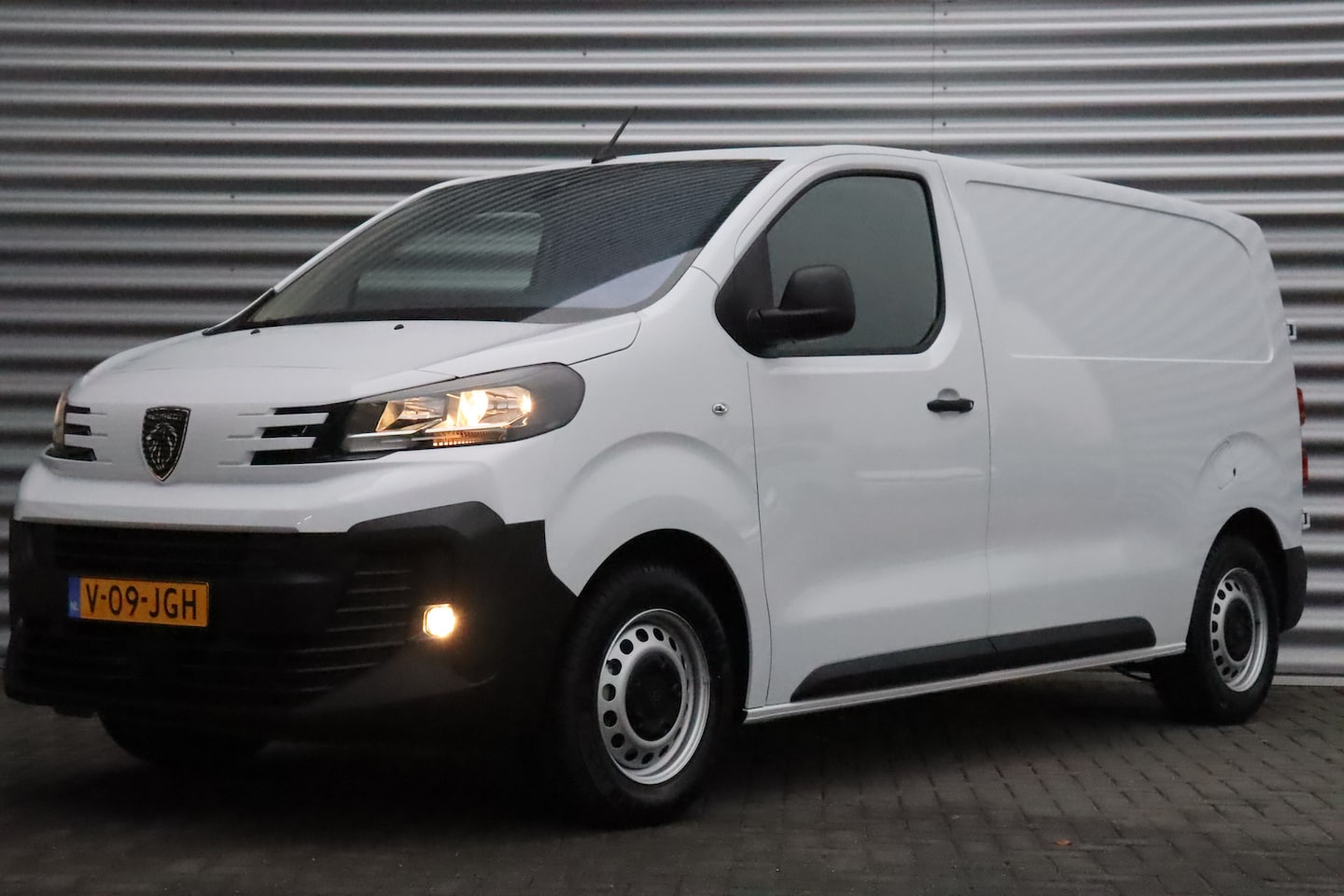 Peugeot Expert - Standaard €2.730,- Voorraad Voordeel !! | 16" stalen velgen | Elektrisch bedienbare en ver - AutoWereld.nl