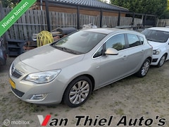 Opel Astra - 1.6 Cosmo airco half leder