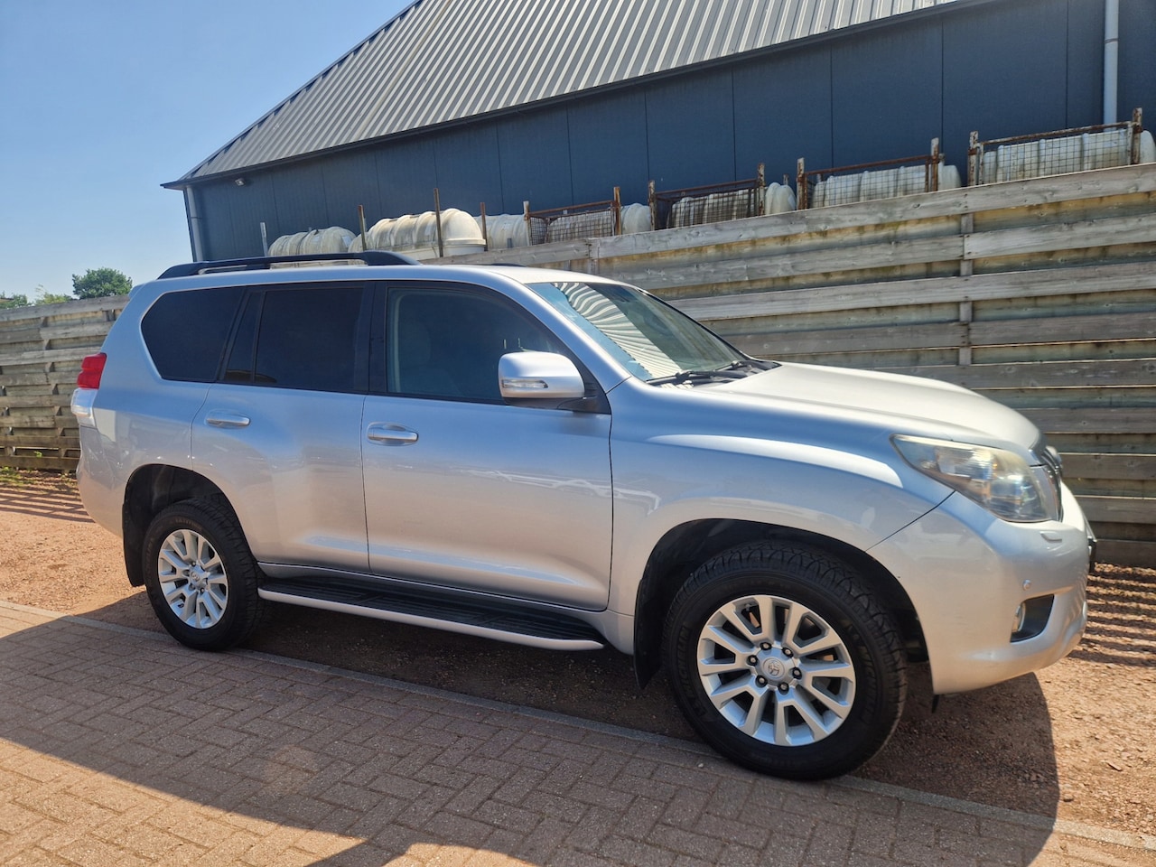 Toyota Land Cruiser - 3.0 D-4D-F VX Window Van 3.0 D-4D-F VX Window Van - AutoWereld.nl