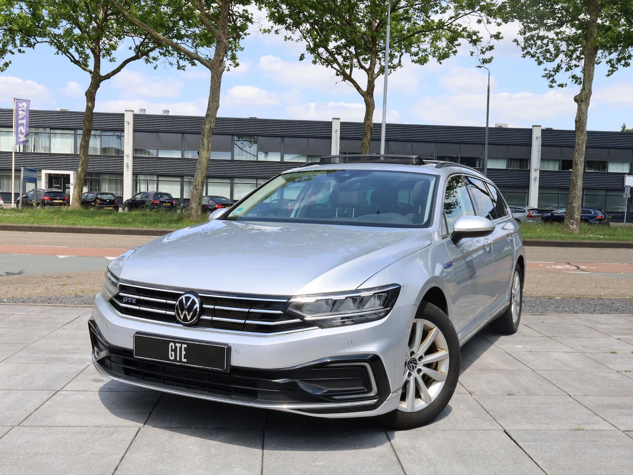 Volkswagen Passat Variant - GTE Panodak | Head-up | Virtual | Keyless | Camera | Memory | Trekhaak | - AutoWereld.nl