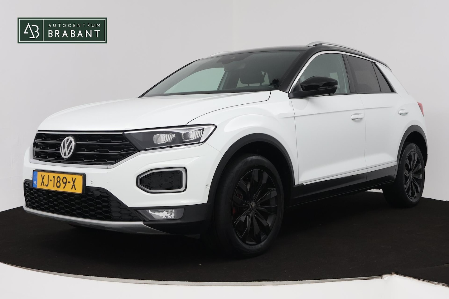 Volkswagen T-Roc - 1.0 TSI Sport (PARKEERSENSOREN, NAVIGATIE, ACHTERUITRIJCAMERA, DIGITAAL DASHBOARD, CRUISE - AutoWereld.nl