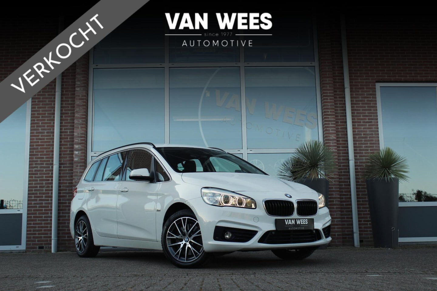 BMW 2-serie Gran Tourer - 220i F46 Executive Sport-Line 7 persoons | Automaat | 4 cilinder | 192 pk | Head-up | Navi - AutoWereld.nl
