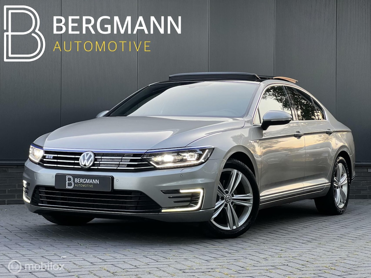 Volkswagen Passat - 1.4 TSI GTE Highline|virtual|pano|carplay - AutoWereld.nl