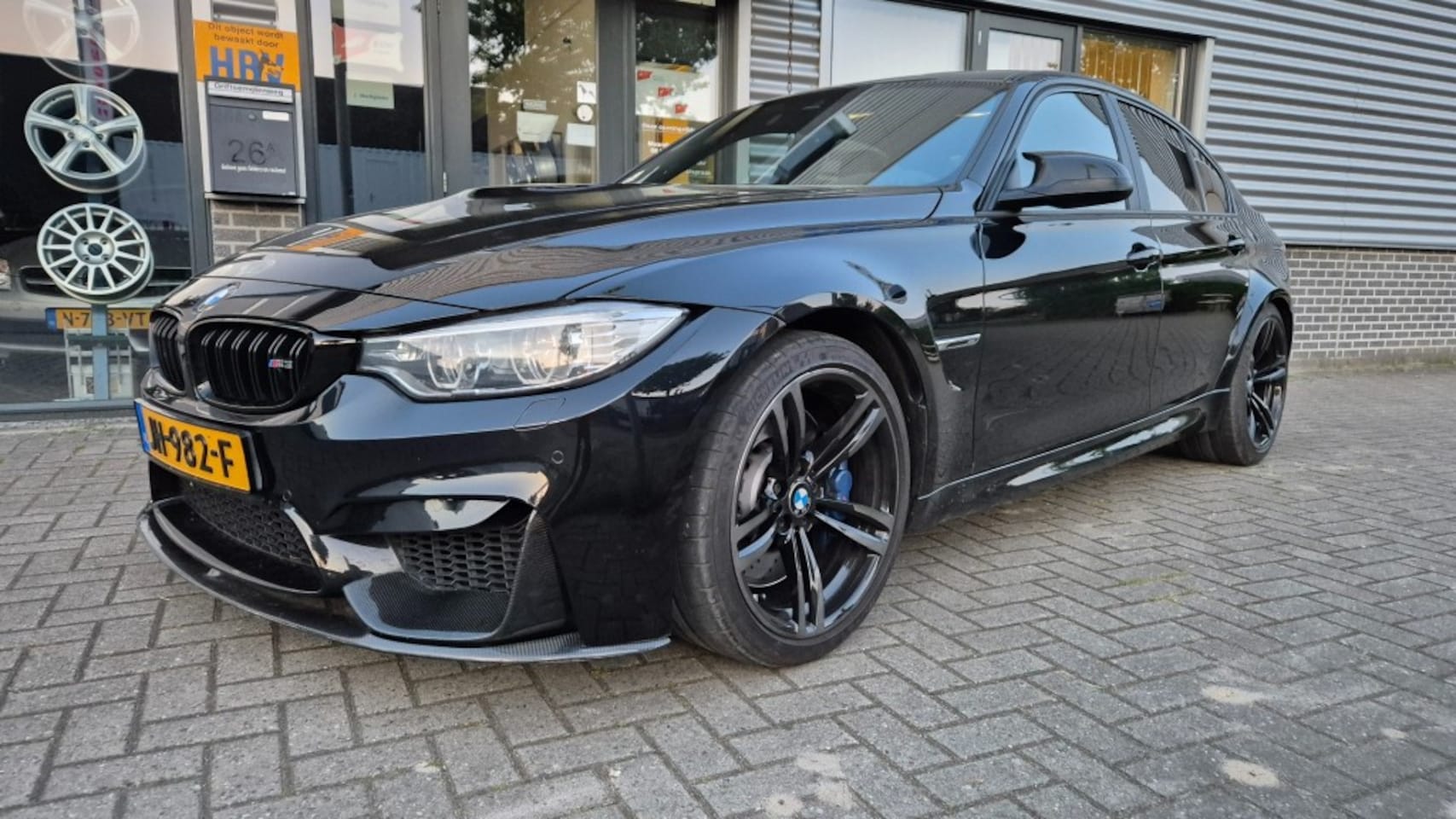 BMW M3 - F80 LEDER NAVI CRUISE PDC CARBON BLACK ON BLACK - AutoWereld.nl