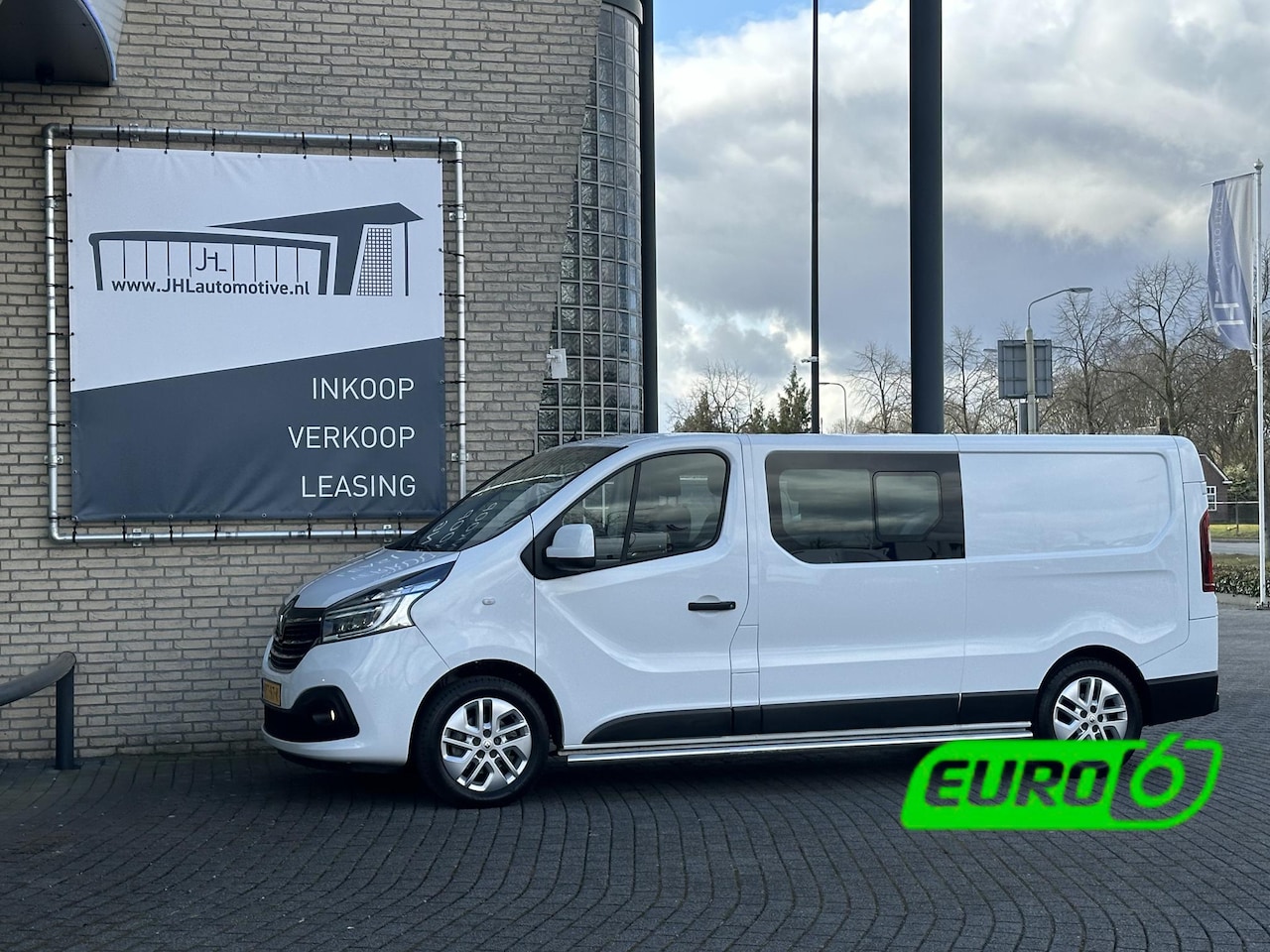 Renault Trafic - 2.0 dCi 170 T29 L2H1 DC Luxe*AUTO*HAAK*ECC*CAM*TEL - AutoWereld.nl