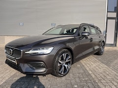 Volvo V60 - 2.0 B3 Essential | Trekhaak | Google Services | Stoel-/Stuurverw
