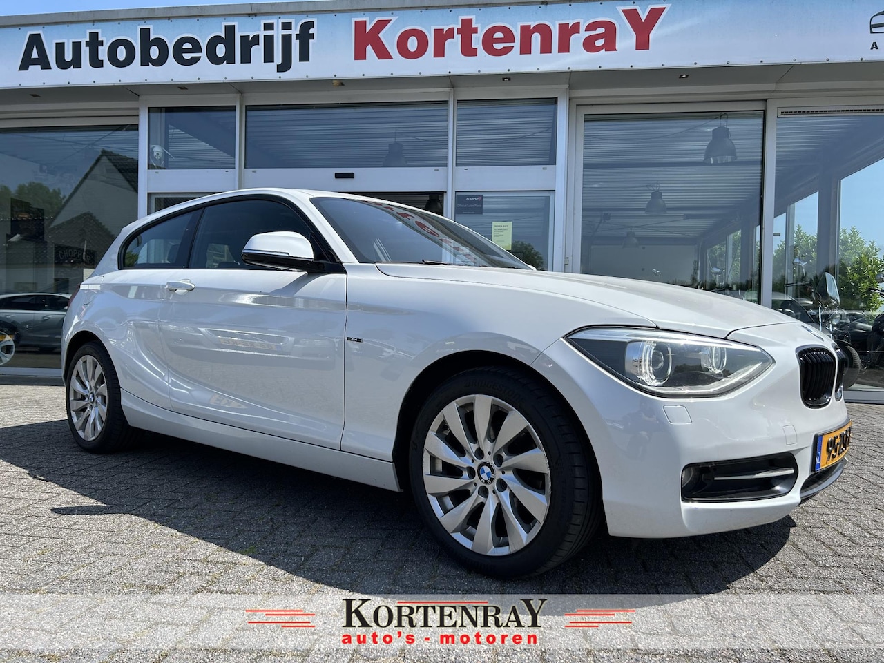 BMW 1-serie - 114i Business+ Sport Line/leder/airco/bi xenon/navi/cruise control/net grote beurt gehad i - AutoWereld.nl