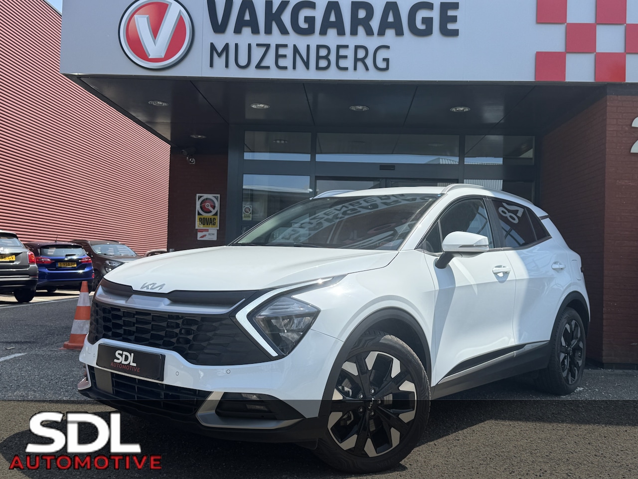 Kia Sportage - 1.6 T-GDi Hybrid DynamicLine AWD // ELEK. STOELEN // STOEL+STUURVERWARMING // NAVI+CARPLAY - AutoWereld.nl