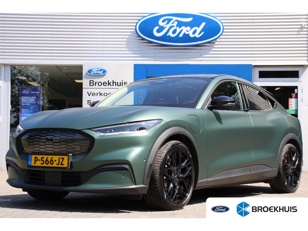Ford Mustang Mach-E - 98 kWh EXTENDED SPECIAL EDITION | UNIEK! | MATTE PINE GREEN | NL-AUTO! | 20' PREMIUM VELGE - AutoWereld.nl
