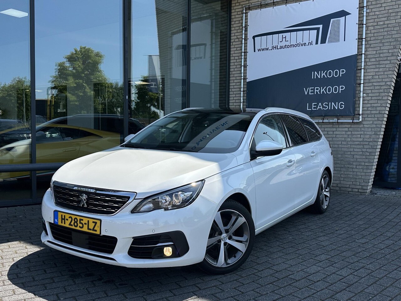 Peugeot 308 SW - 1.2 PureTech Premium*PANO*ACC*ECC*NAVI*CAM*CARPLAY - AutoWereld.nl