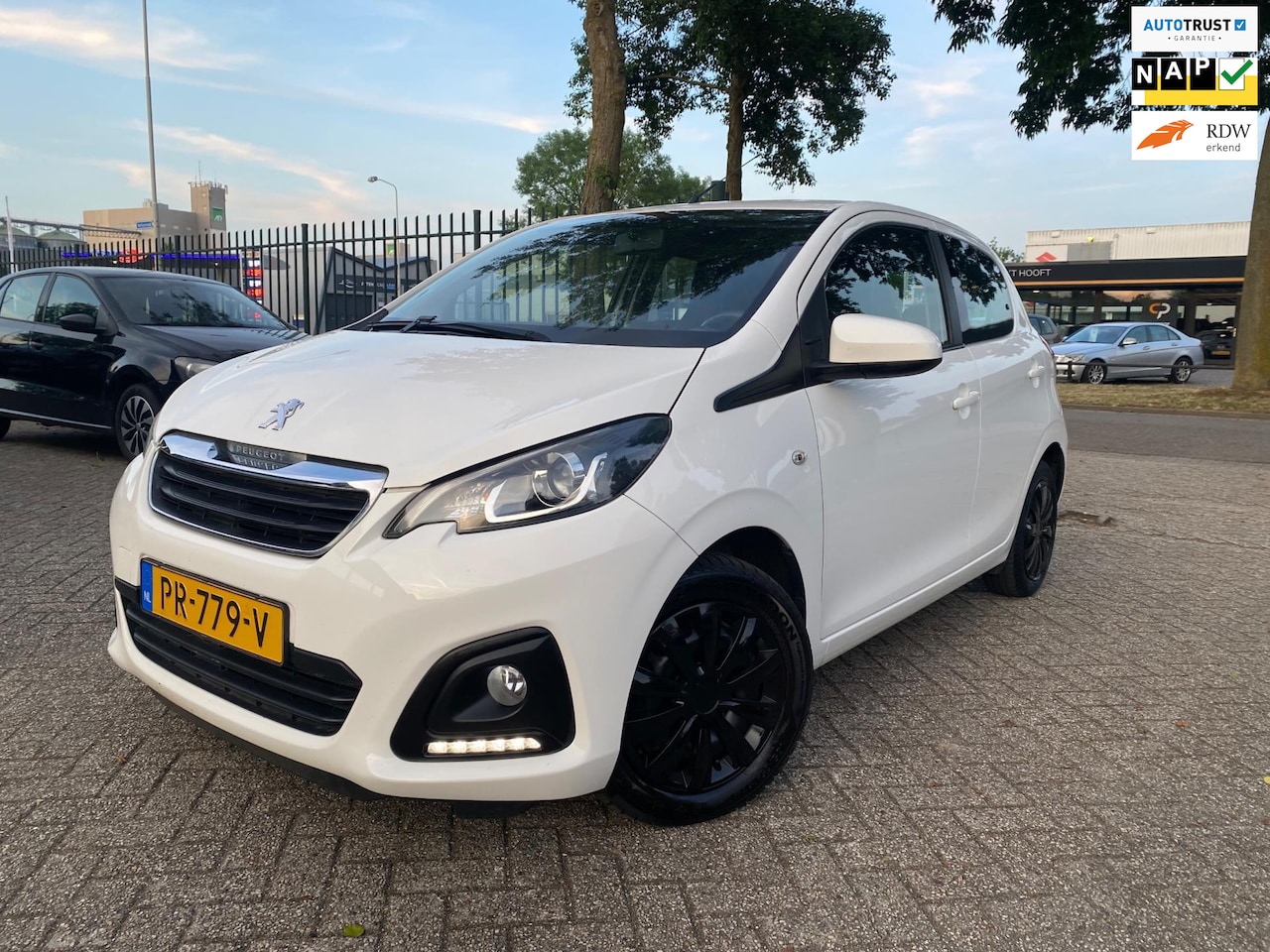 Peugeot 108 - 1.0 e-VTi Active Airco Pdc Tel Electr Pakket - AutoWereld.nl