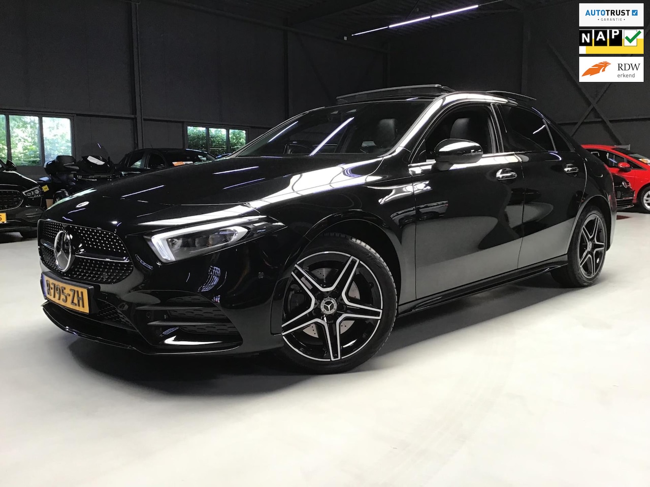 Mercedes-Benz A-klasse - 250 e Premium Plus I AMG Line I Pano I V-Cockpit I Ambiance I Carplay I NL I HU I 360Cam I - AutoWereld.nl