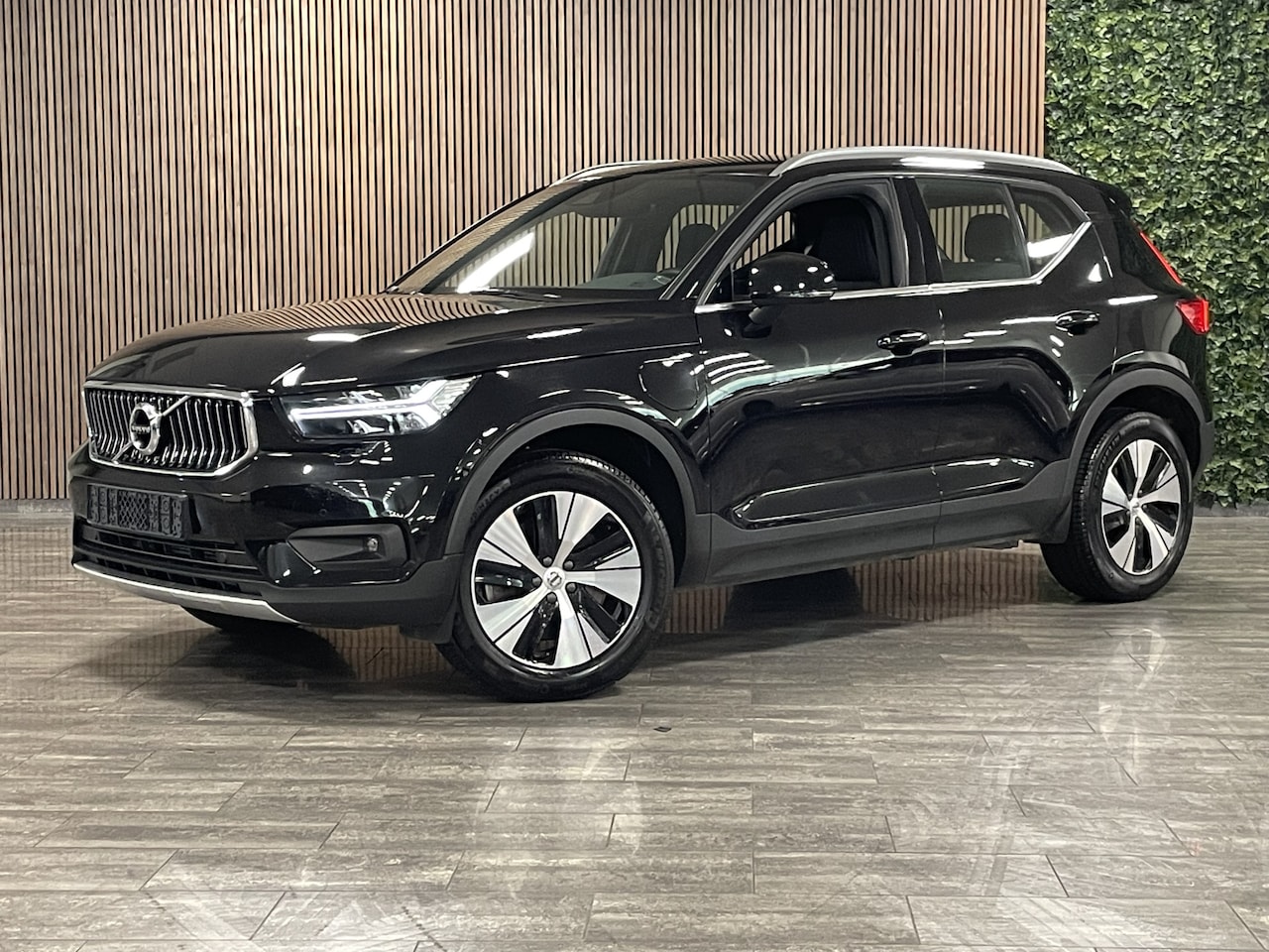 Volvo XC40 - T4 Recharge Inscription | Stoel en Stuurwielverwarming | Parkeercamera | Full LED Meesture - AutoWereld.nl