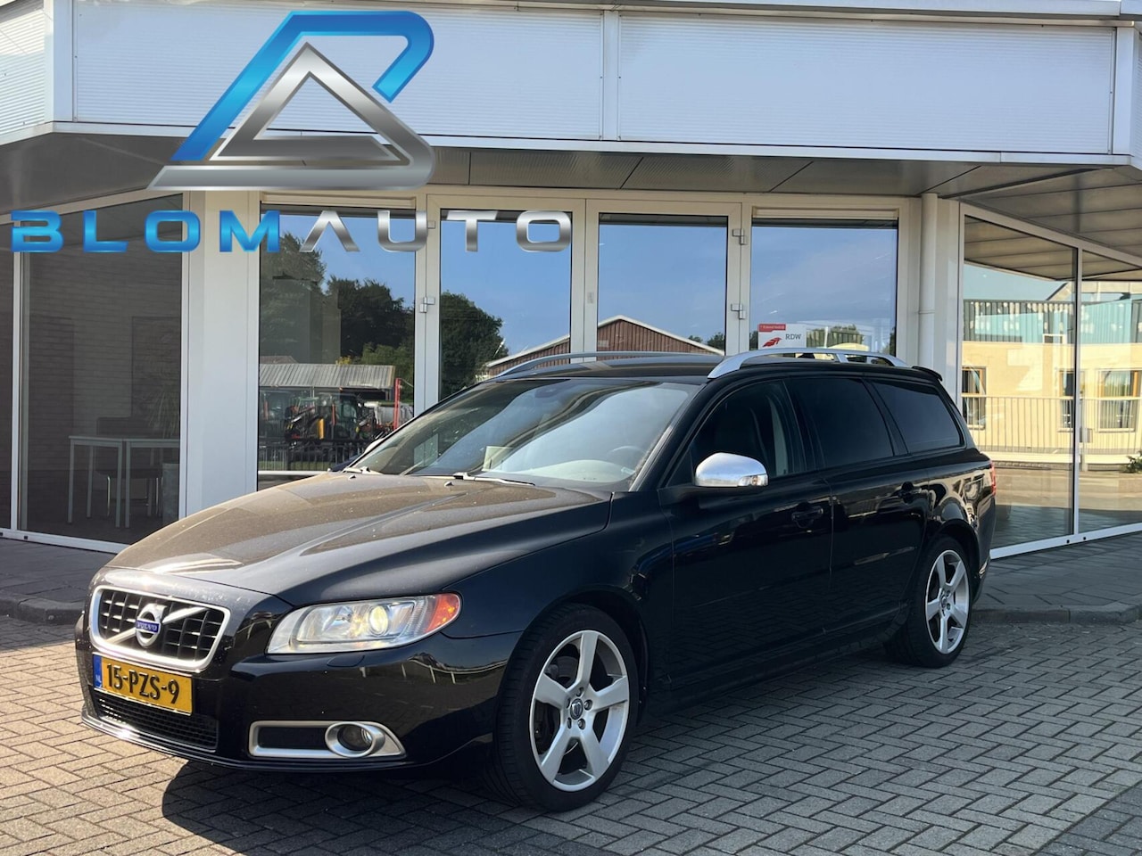 Volvo V70 - 2.0T 203PK R-Design NAVI+LEDER+XENON+TREKHAAK+PDC - AutoWereld.nl